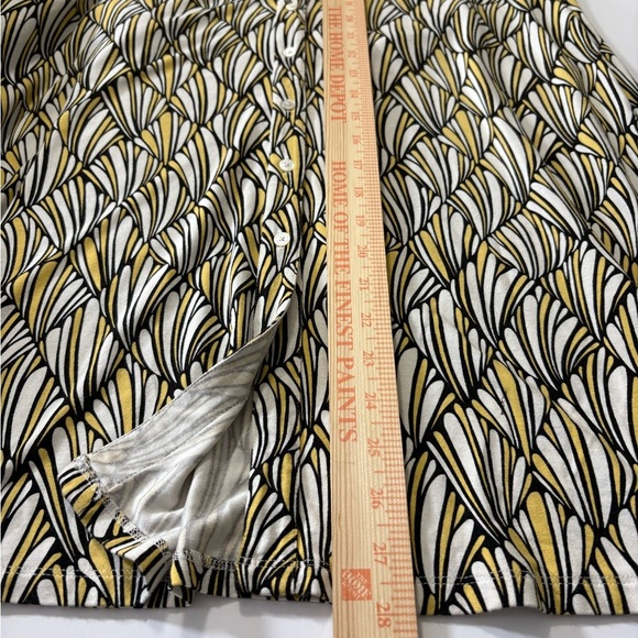 Tommy Bahama Sleeveless, button-front midi dress with a tie belt. Fan print. M - Picture 8 of 14